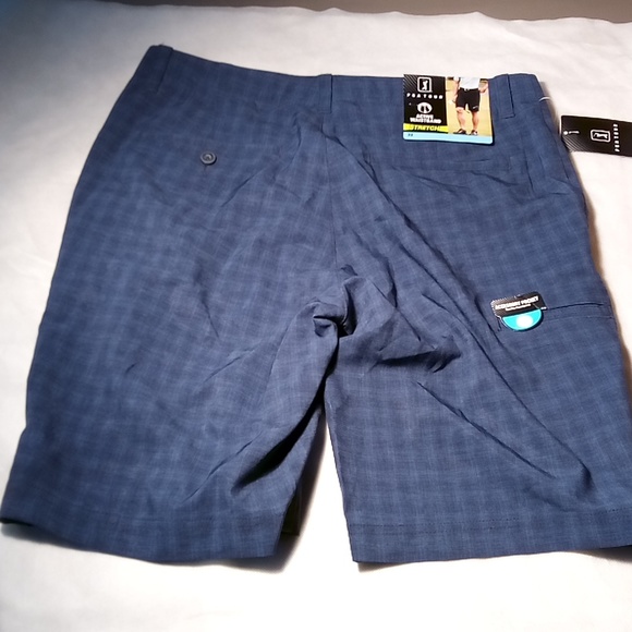Pga tour authentic gear 32 shorts - Picture 5 of 7